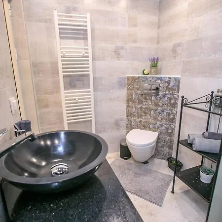 Babylon Park Apartment